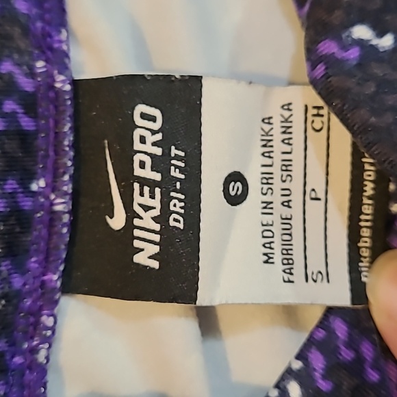 Nike women's small shirt - Picture 2 of 4